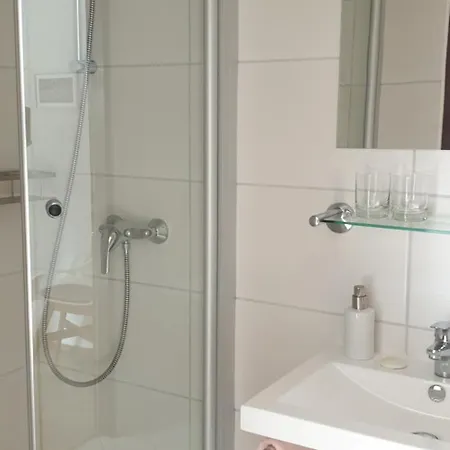 Gaestehaus Serwazi-zenzen Hotel