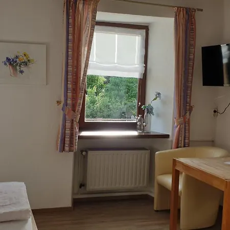 Gaestehaus Serwazi-zenzen Hotel Mesenich