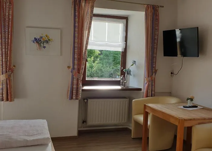 Gaestehaus Serwazi-zenzen Hotel Mesenich